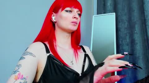 Snapshot of missbeldam chatting on 02-18-25, 11:41 Miss Beldam online show from 02-18-25, 11:41