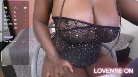 Snapshot of missbnasty_ chatting on 12-28-24, 08:58 Miss Evelyn online show from 12-28-24, 08:58