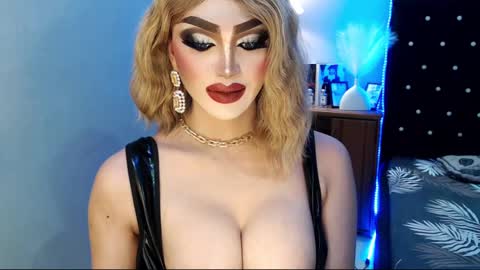 Snapshot of misschannel4sub chatting on 01-12-25, 12:07 PRIESTESS CHANNEL online show from 01-12-25, 12:07