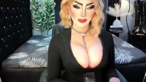 Snapshot of misschannel4sub chatting on 10-20-25, 09:37 PRIESTESS CHANNEL online show from 10-20-25, 09:37