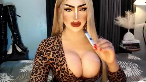 Snapshot of misschannel4sub chatting on 11-04-25, 03:11 PRIESTESS CHANNEL online show from 11-04-25, 03:11