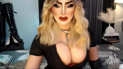 Snapshot of misschannel4sub chatting on 11-05-25, 09:42 PRIESTESS CHANNEL online show from 11-05-25, 09:42