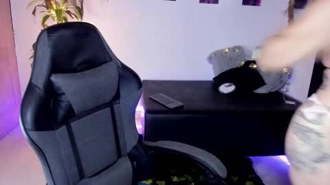 Missy Charlottte.  Hey remember to give me a thumbs up ty online show from 12-20-24, 03:58