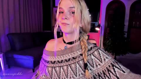 Chloe freelance model Please your thumbs up are important  online show from 12-17-24, 04:23