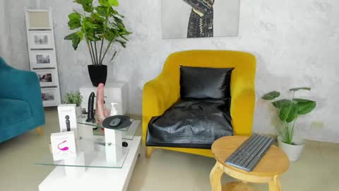 Escarlet online show from 12-21-24, 05:58