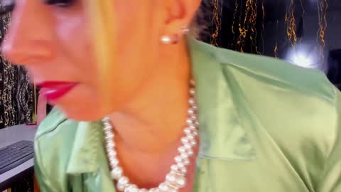 Escarlet online show from 01-16-25, 05:32