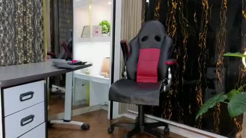 Escarlet online show from 10-21-25, 02:56