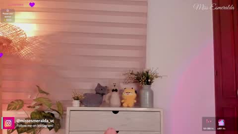 Snapshot of missesmeralda chatting on 01-24-25, 11:23 Julieta Arboleda but i like call me esme online show from 01-24-25, 11:23