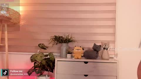 Snapshot of missesmeralda chatting on 09-09-25, 09:47 Julieta Arboleda but i like call me esme online show from 09-09-25, 09:47