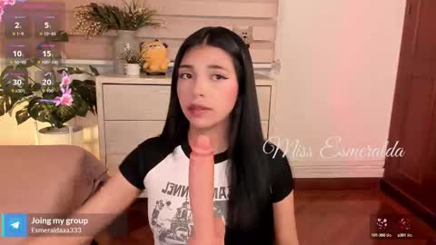 Snapshot of missesmeralda chatting on 10-02-25, 09:55 Julieta Arboleda but i like call me esme online show from 10-02-25, 09:55