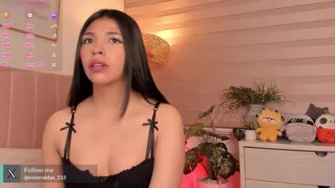 Snapshot of missesmeralda chatting on 10-10-25, 09:58 Julieta Arboleda but i like call me esme online show from 10-10-25, 09:58