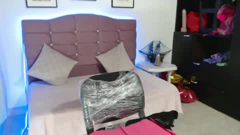 Snapshot of misskarol18 chatting on 02-18-25, 05:10 misskarol18 online show from 02-18-25, 05:10