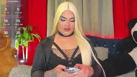 kassandra lazcano online show from 01-17-26, 01:54