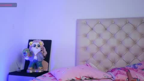 misskatiia online show from 01-31-25, 12:29