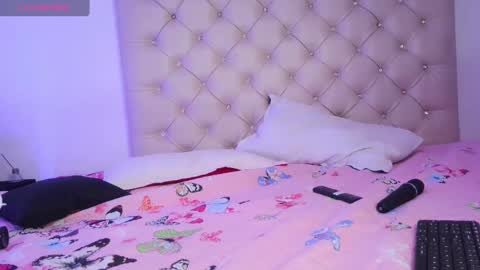 misskatiia online show from 02-15-25, 12:22