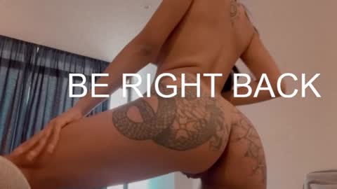 Snapshot of missketzaly chatting on 12-28-24, 01:38 Ania online show from 12-28-24, 01:38