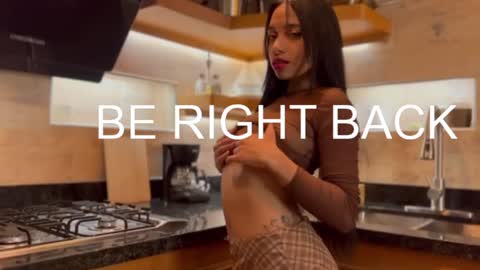 Snapshot of missketzaly chatting on 12-30-24, 01:25 Ania online show from 12-30-24, 01:25