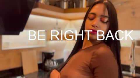 Snapshot of missketzaly chatting on 01-10-25, 12:58 Ania online show from 01-10-25, 12:58