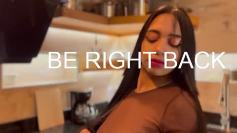 Snapshot of missketzaly chatting on 01-12-25, 01:27 Ania online show from 01-12-25, 01:27