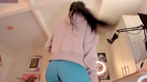 Snapshot of missketzaly chatting on 01-18-25, 01:08 Ania online show from 01-18-25, 01:08