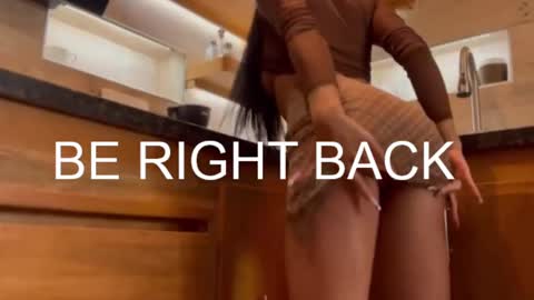 Snapshot of missketzaly chatting on 02-27-25, 01:07 Ania online show from 02-27-25, 01:07