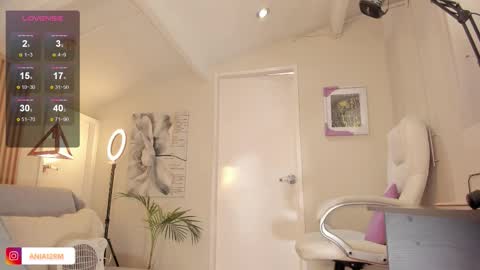 Snapshot of missketzaly chatting on 10-30-25, 02:18 Ania online show from 10-30-25, 02:18