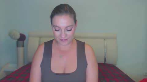 Snapshot of misskhloe chatting on 10-27-25, 09:52 Khloe online show from 10-27-25, 09:52