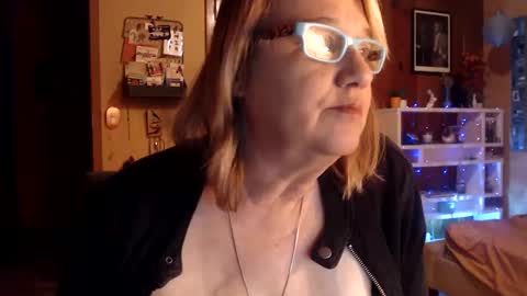 MissKittyFox online show from 12-06-24, 06:15