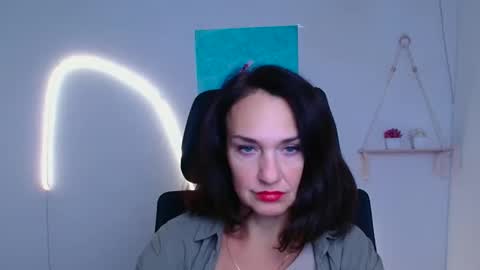 Christina online show from 12-18-25, 12:22