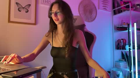misslalii online show from 05-26-26, 07:43