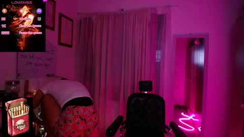 Snapshot of misslana_wn chatting on 10-23-25, 04:01 LanaLul online show from 10-23-25, 04:01