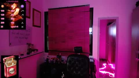 Snapshot of misslana_wn chatting on 11-04-25, 12:43 LanaLul online show from 11-04-25, 12:43