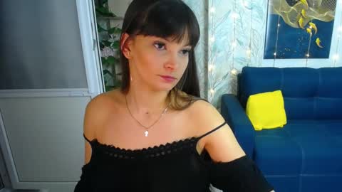 MissLaura online show from 12-15-25, 05:34