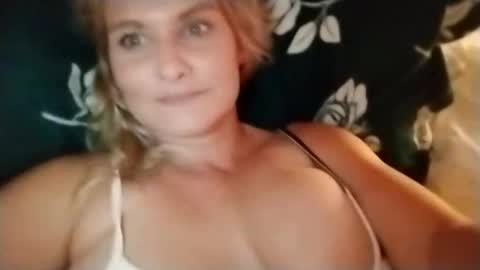 Snapshot of misslicks chatting on 10-23-25, 06:45 Misslicks online show from 10-23-25, 06:45