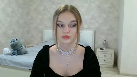 OneGoddess online show from 02-04-25, 01:16