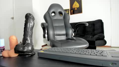 Martina online show from 02-13-25, 10:22