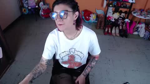 Miss Mia online show from 01-08-25, 01:52