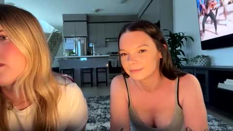 Snapshot of missmia_xo chatting on 05-21-26, 03:52 MissMia online show from 05-21-26, 03:52
