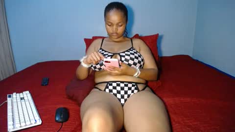 mimmi online show from 01-15-25, 05:47