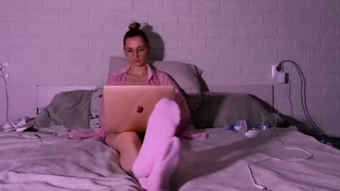 Snapshot of missmiroslava chatting on 04-15-26, 09:04 missmiroslava online show from 04-15-26, 09:04