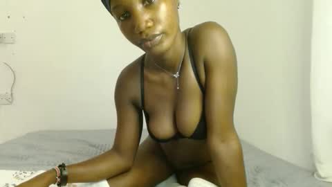 Snapshot of missmisbehave_irl chatting on 03-07-26, 01:13 sexy online show from 03-07-26, 01:13