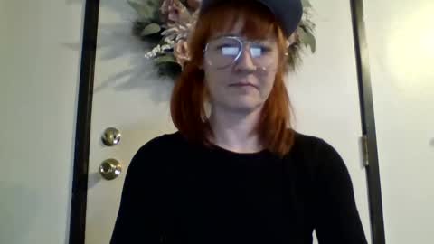 Snapshot of missmoonmagic13 chatting on 12-20-24, 10:43 Maxxx online show from 12-20-24, 10:43