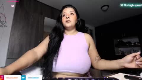 Snapshot of missmoonn chatting on 07-16-26, 07:09 MissMoon online show from 07-16-26, 07:09
