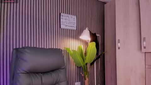Snapshot of missnaomi_ chatting on 09-09-25, 11:15 Naomi online show from 09-09-25, 11:15