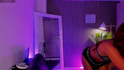 Snapshot of missnaomi_ chatting on 09-12-25, 06:02 Naomi online show from 09-12-25, 06:02