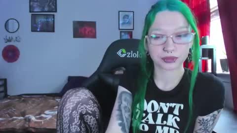 Snapshot of missnikkivill chatting on 05-21-26, 06:15 Mistress Nikki Vill online show from 05-21-26, 06:15
