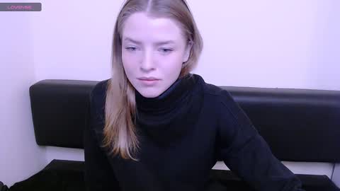 Snapshot of missoliviaa_ chatting on 12-11-24, 09:19 Olivia online show from 12-11-24, 09:19