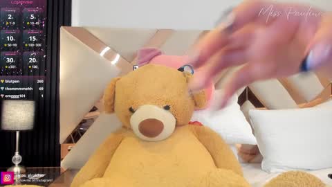 Snapshot of misspaulina__ chatting on 02-01-25, 05:39 Pau Giraldo online show from 02-01-25, 05:39