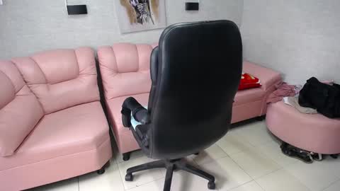 Snapshot of misspenelopenipples chatting on 12-30-24, 03:35 Penelope online show from 12-30-24, 03:35