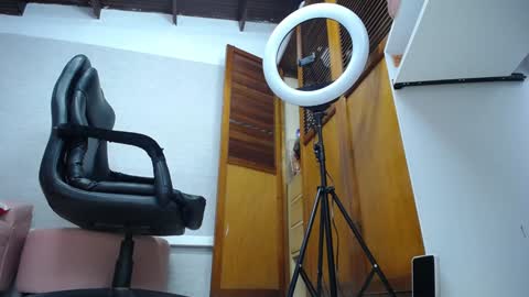 Snapshot of misspenelopenipples chatting on 01-11-25, 01:01 Penelope online show from 01-11-25, 01:01